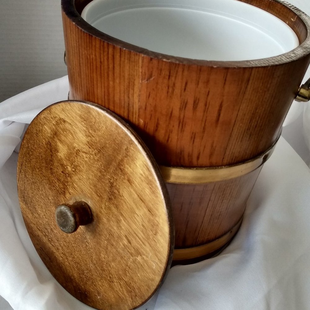 VINTAGE ICE STYLE WOODEN BUCKET WITH PLASTIC INSERT BUCKET